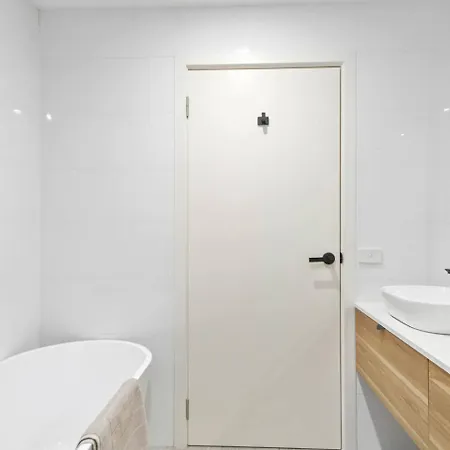 Saltwater Escape - Contemporary Seaside Stunner Apartment Shellharbour Exterior photo