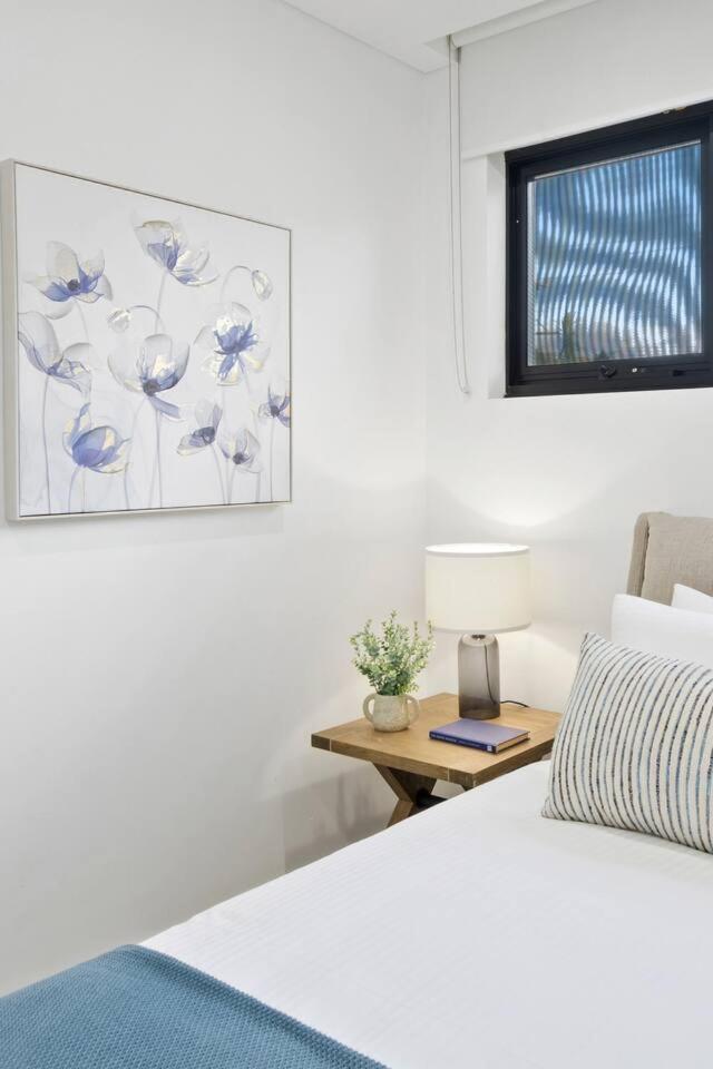 Saltwater Escape - Contemporary Seaside Stunner Apartment *