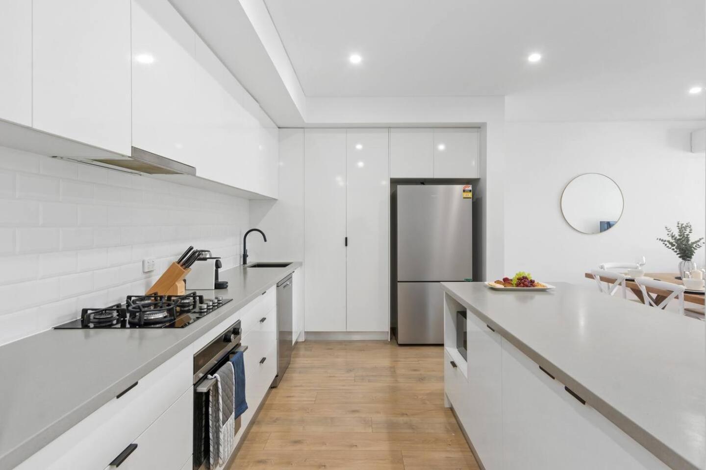 Apartment Saltwater Escape - Contemporary Seaside Stunner Shellharbour