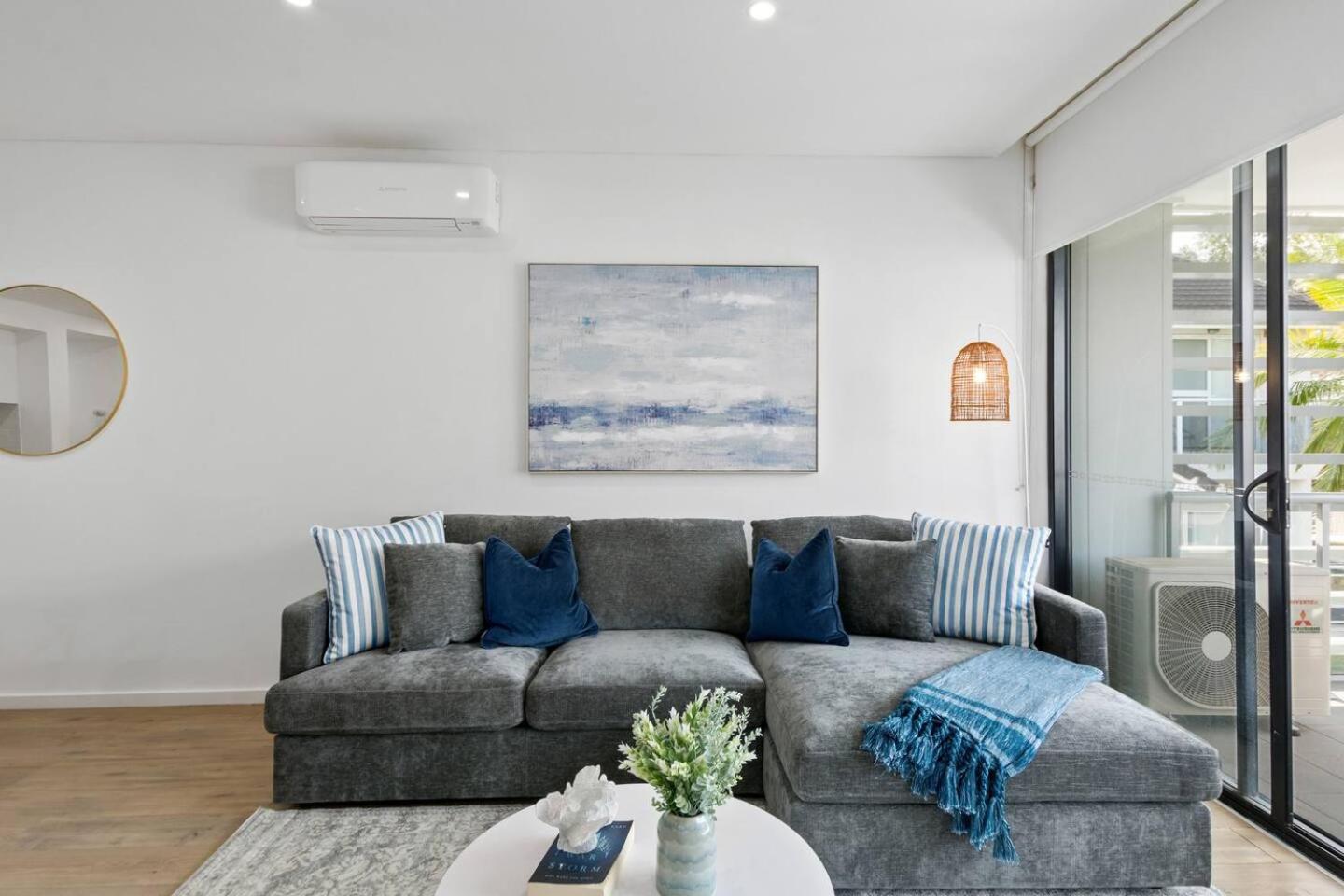 Saltwater Escape - Contemporary Seaside Stunner Apartment Shellharbour
