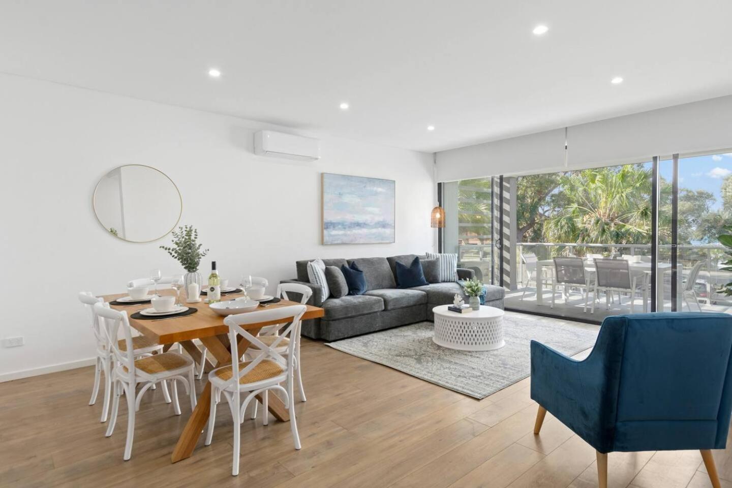 Apartment Saltwater Escape - Contemporary Seaside Stunner Shellharbour